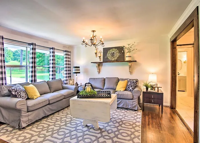 Charming Country 5 Mi To Downtown Tulsa! Holiday home