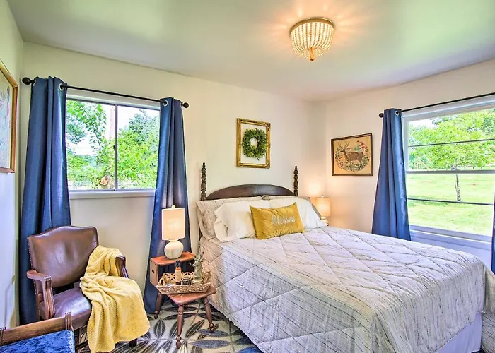 Holiday home Charming Country 5 Mi To Downtown Tulsa!