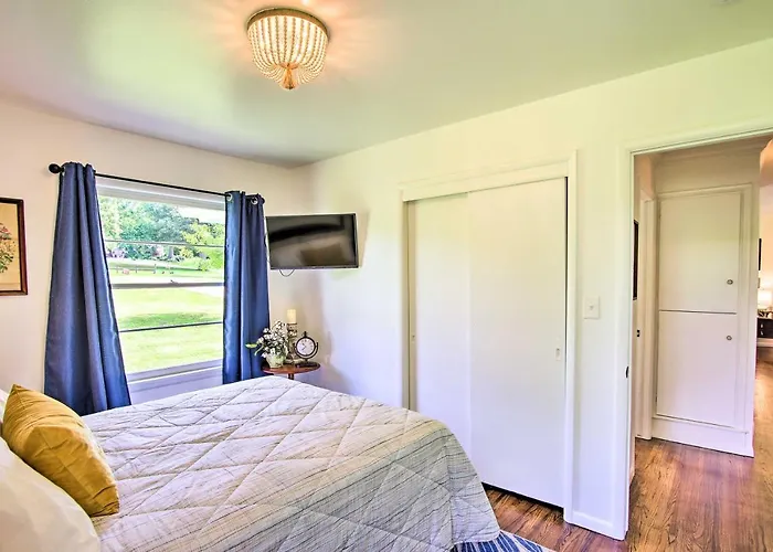 Charming Country 5 Mi To Downtown Tulsa! Holiday home Tulsa