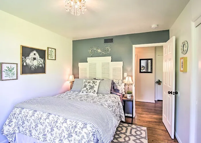 Charming Country 5 Mi To Downtown Tulsa! Holiday home *
