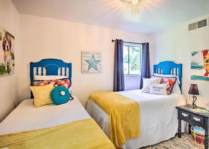 Charming Country 5 Mi To Downtown Tulsa! Holiday home *